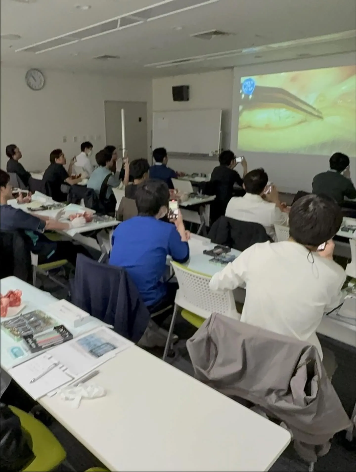 歯科医師向けに歯周外科のセミナーを行いました。